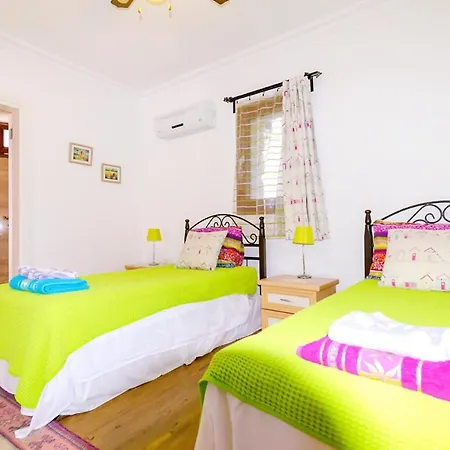 빌라 Kinali Sleeps 6 Pool Air Con Wifi Keciler